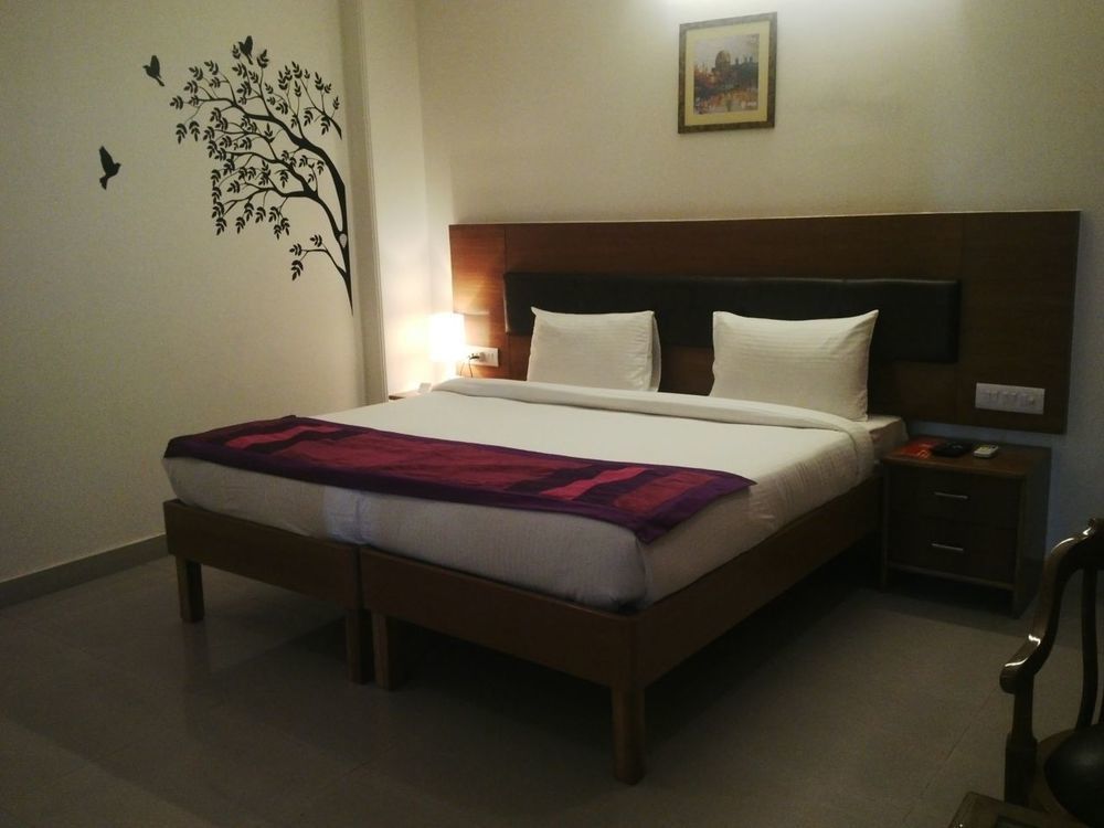 Red Carpet Hotels Noida Zewnętrze zdjęcie