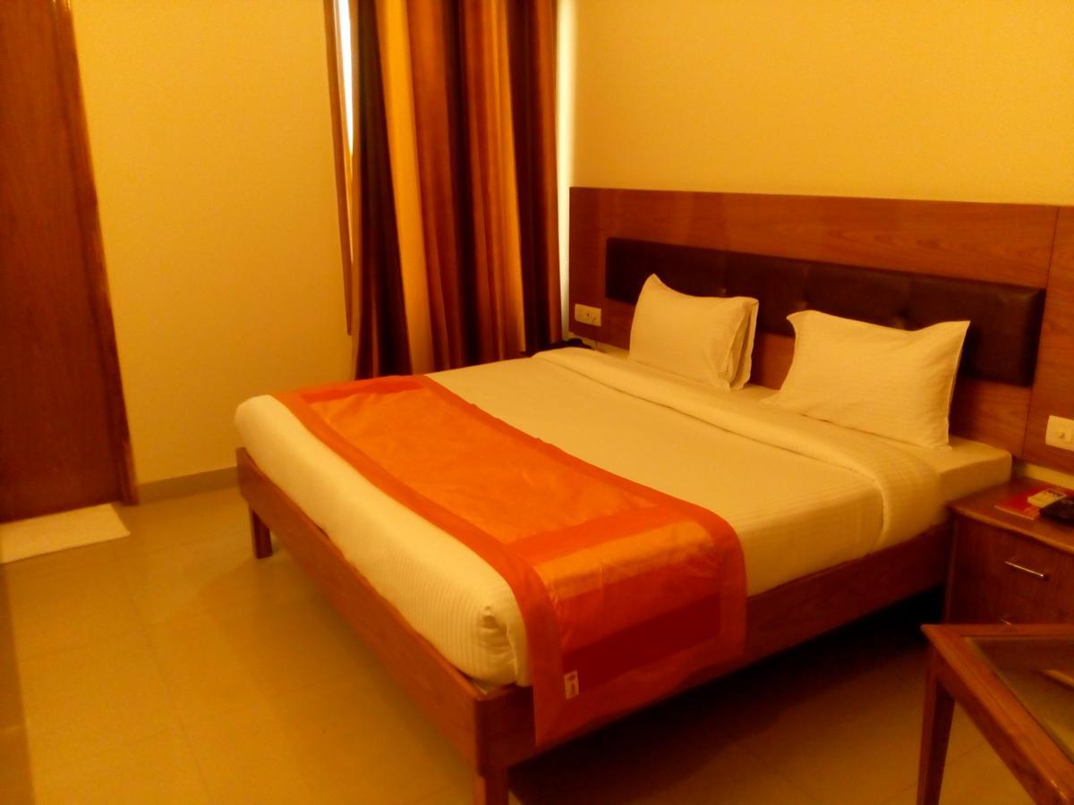 Red Carpet Hotels Noida Zewnętrze zdjęcie