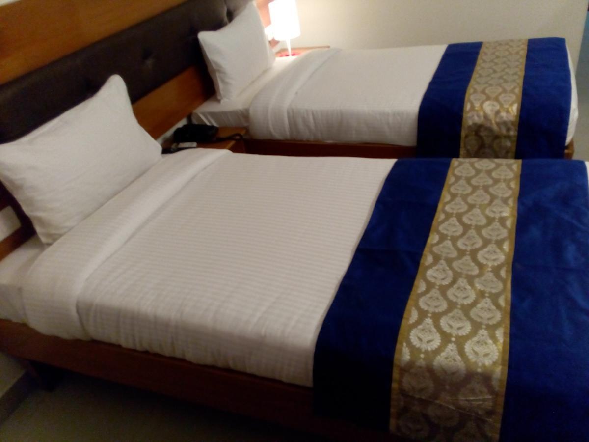 Red Carpet Hotels Noida Zewnętrze zdjęcie